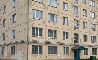 В центре Мурманска жители боятся выходить из дома Дом