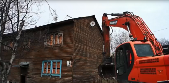 Опасный дом снесли в Мурманске Снос дома