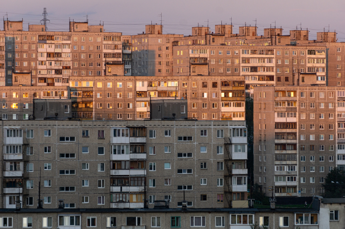 В Заполярье мужчины ограбили магазин и сбили продавца Город
