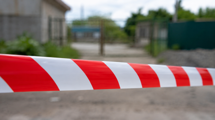 Два работника скончались на рабочих местах в Мурманской области красная лента