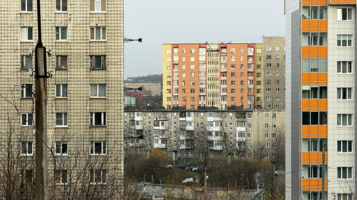 Следователи проводят проверку после жалоб жителей дома в Мурманске Дома