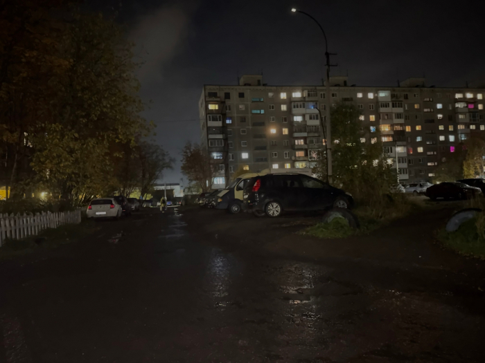 Тёмные дворы Мурманска: жители Ленинского жалуются на отсутствие освещения