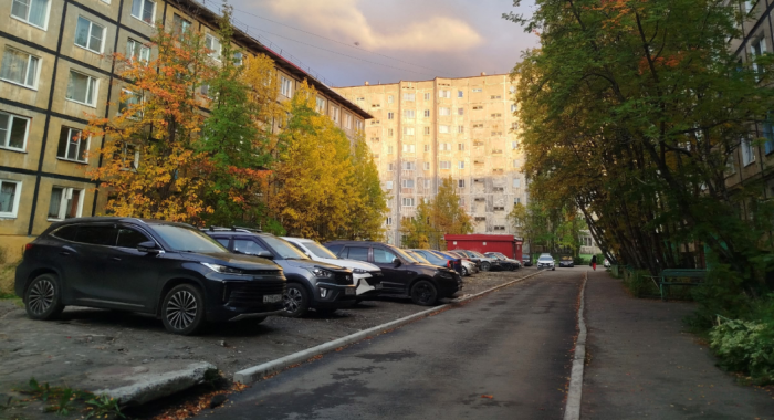 «Это низко и мерзко». Ситуация с парковкой в Мурманске накалилась Парковка