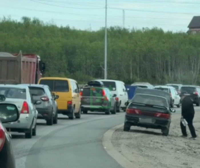 Огромная пробка собралась на Ленинградке в Мурманске Пробка
