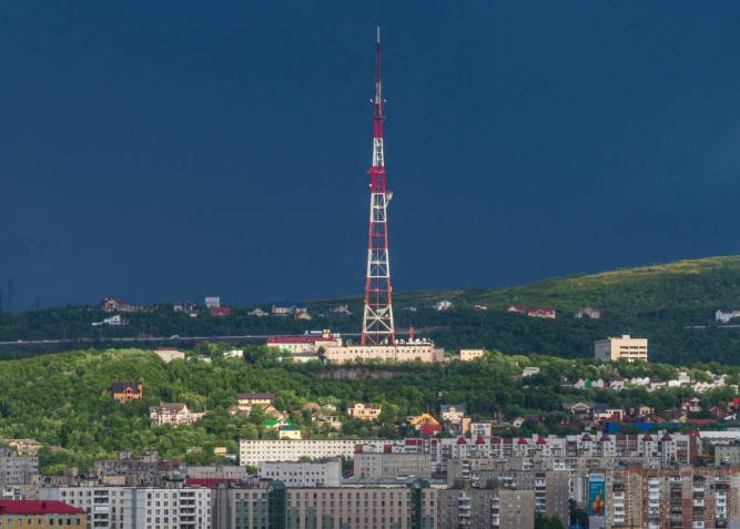 город