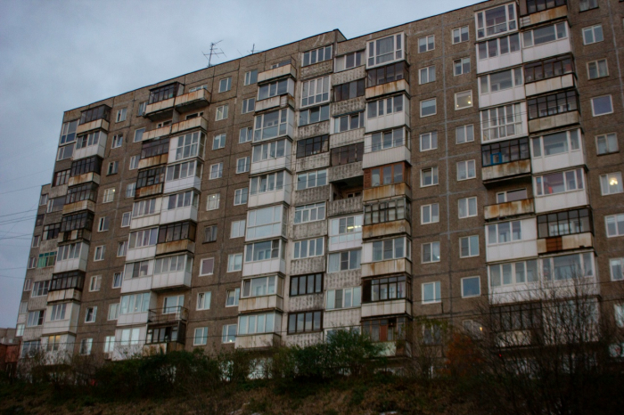 «В подъезд заходим как в газовую камеру». Северяне пожаловались на жуткий запах Дом